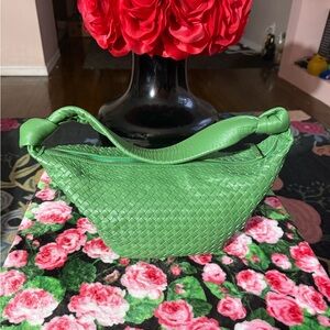 Elegant Green Woven Shoulder Bag